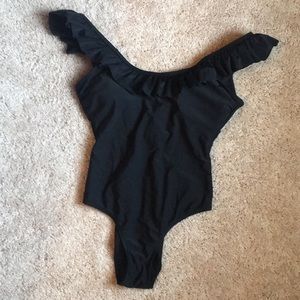 Flash sale Ruffle swim suit 🖤